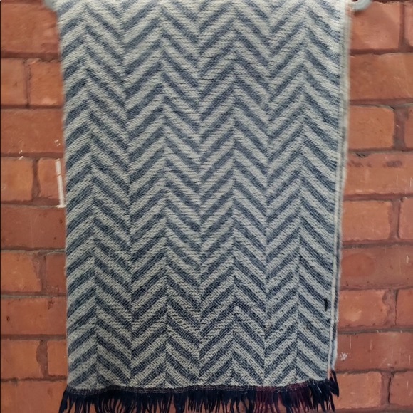 Cozy Oversized Scarf - Picture 3 of 4